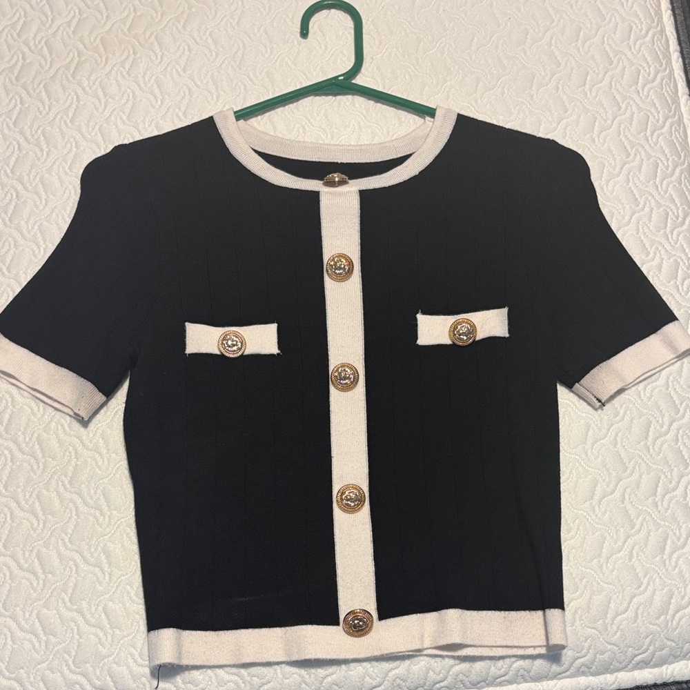 Women Black & Cream Sleeve Knit Top